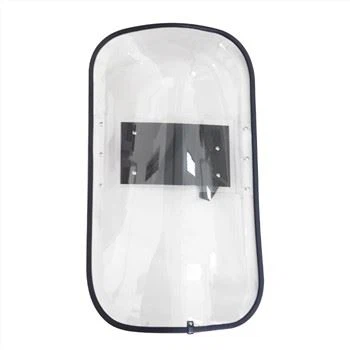 מגן נגד מהומות של המשטרה הצבאית נשלף